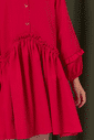 Vestido com babado e botões Vestido com babado e botões