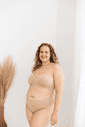 Calcinha Pós Parto Tanga Sem Costura Leve Compressão Plus Size - Bege Calcinha Pós Parto Tanga Sem Costura Leve Compressão Plus Size - Bege