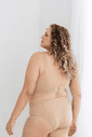 Calcinha Pós Parto Tanga Sem Costura Leve Compressão Plus Size - Bege Calcinha Pós Parto Tanga Sem Costura Leve Compressão Plus Size - Bege