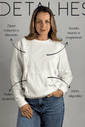 Blusa de amamentação Olívia - Off white Blusa de amamentação Olívia off white vestida por modelo, com destaques: zíper coberto e discreto, tecido macio e respirável, bolso invisível e 100% algodão