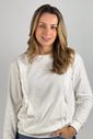 Blusa de amamentação Olívia - Off white Modelo sorrindo com a blusa Olívia off white, recortes frontais visíveis