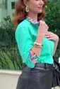 Blusa Feminina Manga 3/4 Gola e Punho Estampados Verde Blusa Feminina Manga 3/4 Gola e Punho Estampados Verde