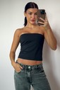 Top Tomara que Caia Brisa Black VIBE BIKINIS Top Brisa Black VIBE BIKINIS estilo tomara que caia na cor preta, vista frontal em modelo