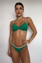 Top de biquíni Gabi Trio VIBE BIKINIS verde estilo meia taça com aro, alças bege e detalhe de viés superior terracota, visto de frente."
