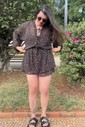 Macaquinho vestido com manga longa em chiffon preto floral