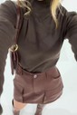 Blusa Lorena Gola Alta Marrom
