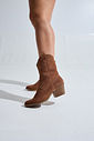 ZURI- BOTA FEMININA 2 EM 1 SALTO BAIXO COURO CAMEL ZURI- BOTA FEMININA 2 EM 1 SALTO BAIXO COURO CAMEL