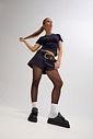 Look feminino preto com clog preto e meia branca