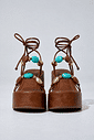 jasmim-sandalia-feminina-pedraria-camel Sandália feminina Jasmim camel em look com jeans