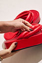 SAKURA - CHINELO FLATFORM TIRAS PUFFER VERMELHO SAKURA - CHINELO FLATFORM TIRAS PUFFER VERMELHO
