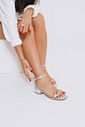SILVIA - SANDÁLIA FEMININA SALTO BAIXO PRATA COM DOURADO SILVIA - SANDÁLIA FEMININA SALTO BAIXO PRATA COM DOURADO
