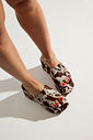 MELISSA - TAMANCO FEMININO PLATAFORMA VACA OFF WHITE/MARROM MELISSA - TAMANCO FEMININO PLATAFORMA VACA OFF WHITE/MARROM