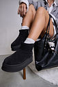 HIORI - BOTA FEMININA PELUCIADA COURO PRETA HIORI - BOTA FEMININA PELUCIADA COURO PRETA