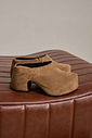 NINA - TAMANCO FEMININO SALTO ALTO CAMURÇA CAMEL NINA - TAMANCO FEMININO SALTO ALTO CAMURÇA CAMEL