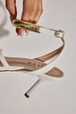 NATI - SANDÁLIA FEMININA SALTO ALTO BICO QUADRADO OFF WHITE NATI - SANDÁLIA FEMININA SALTO ALTO BICO QUADRADO OFF WHITE