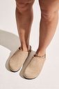 LINA - CLOG FEMININO ANATÔMICO COURO CAMURÇA BEGE LINA - CLOG FEMININO ANATÔMICO COURO CAMURÇA BEGE