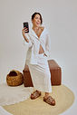 sasha-tamanco-feminino-trama-artesanal-camel Look feminino com Tamanco Sasha camel em produção neutra