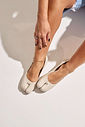 TABI - SAPATILHA BALLERINA FEMININA DE DEDO COURO OFF WHITE TABI - SAPATILHA BALLERINA FEMININA DE DEDO COURO OFF WHITE
