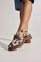 AUDREY - MOCASSIM FEMININO CAMURÇA VACA OFF WHITE E CAMEL AUDREY - MOCASSIM FEMININO CAMURÇA VACA OFF WHITE E CAMEL
