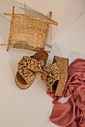 tamanco-feminino-plataforma-cortica-bege-kala Par de Tamanco Feminino Plataforma Cortiça bege em still decorativo com fibra natural e tecido rosé