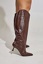 IANCA - BOTA FEMININA SALTO BAIXO CANO LONGO COURO CROCO MARROM