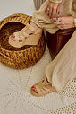 malibu-sandalia-feminina-palha-bege Sandália Malibu bege plataforma 10 cm no pé em look feminino