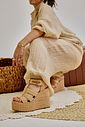 malibu-sandalia-feminina-palha-bege Sandália Malibu bege plataforma 10 cm em look feminino
