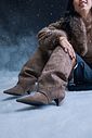 LISE - BOTA FEMININA CANO ALTO BICO FINO SUEDE FENDI