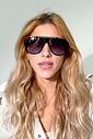 parga-oculos-feminino-lente-azul-escura Óculos Feminino Parga Preto em uso vista frontal
