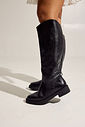 AMORA - BOTA FEMININA 2 EM 1 CANO LONGO COURO PRETA AMORA - BOTA FEMININA 2 EM 1 CANO LONGO COURO PRETA