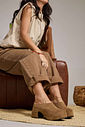 NINA - TAMANCO FEMININO SALTO ALTO CAMURÇA CAMEL NINA - TAMANCO FEMININO SALTO ALTO CAMURÇA CAMEL