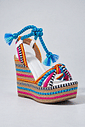 califa-sandalia-feminina-amarraçao-multicolorida Sandália feminina Califa com plataforma alta multicolorida e tiras de amarração