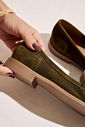 NAOKO - MOCASSIM FEMININO CAMURÇA VERDE MILITAR NAOKO - MOCASSIM FEMININO CAMURÇA VERDE MILITAR