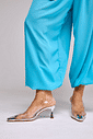 dream-scarpin-slingback-feminino-prata Scarpin Feminino Dream Transparente no pé detalhe do calce