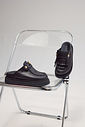 Clog feminino preto usado com meia branca em look feminino