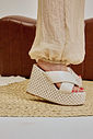 livia-tamanco-feminino-plataforma-off-white Tamanco feminino Livia branco plataforma em look feminino