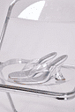 nic-tamanco-femininop-tira-de-dedo-transparente Tamanco Feminino Kendall Transparente vista lateral detalhe do salto anabela