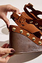 MAY - SANDÁLIA PLATAFORMA FEMININA NOBUCK CAMEL MAY - SANDÁLIA PLATAFORMA FEMININA NOBUCK CAMEL