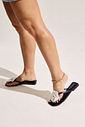 FLORA - RASTEIRA FEMININA FLOR PRETO E BRANCO FLORA - RASTEIRA FEMININA FLOR PRETO E BRANCO