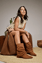 IVANA - BOTA FEMININA CANO BAIXO BICO FINO CAMEL IVANA - BOTA FEMININA CANO BAIXO BICO FINO CAMEL