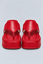 chinelo-flatform-couro-feminino-vermelho-buzios Par de chinelos flatform vermelho vistos de frente, mostrando a tira entre os dedos e o solado.