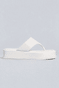 chinelo-flatform-couro-feminino-branco-buzios Chinelo flatform feminino couro branco, vista lateral, produto isolado em fundo cinza claro.