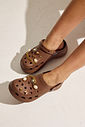 SIA - CHINELO BABUCHE FEMININO COM PINS MARROM SIA - CHINELO BABUCHE FEMININO COM PINS MARROM