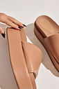 FIFI - TAMANCO FEMININO PLATAFORMA TIRA ACOLCHOADA CAMEL FIFI - TAMANCO FEMININO PLATAFORMA TIRA ACOLCHOADA CAMEL