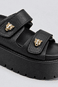 tiger-papete-feminina-tira-velcro-preta Detalhe da Papete Feminina Tiger Preta com aplicações de felino