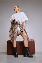 aline-bota-feminina-3-em-1 Bota Feminina Aline marrom de cano longo usada com shorts e camisa branca em look fashionista