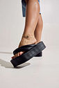 SAKURA - CHINELO FLATFORM TIRAS PUFFER PRETO SAKURA - CHINELO FLATFORM TIRAS PUFFER PRETO