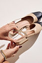 MARIA PAULA - SLINGBACK FEMININO NUDE COM PRETO MARIA PAULA - SLINGBACK FEMININO NUDE COM PRETO