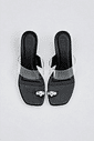 lionne-tamanco-feminino-preto Tamanco Feminino Lionne Preto vista superior detalhe das tiras