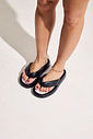 TOKYO - CHINELO FLATFORM PRETO E BRANCO TOKYO - CHINELO FLATFORM PRETO E BRANCO